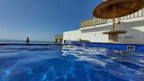 Maison de plage avec piscine et vue sur mer